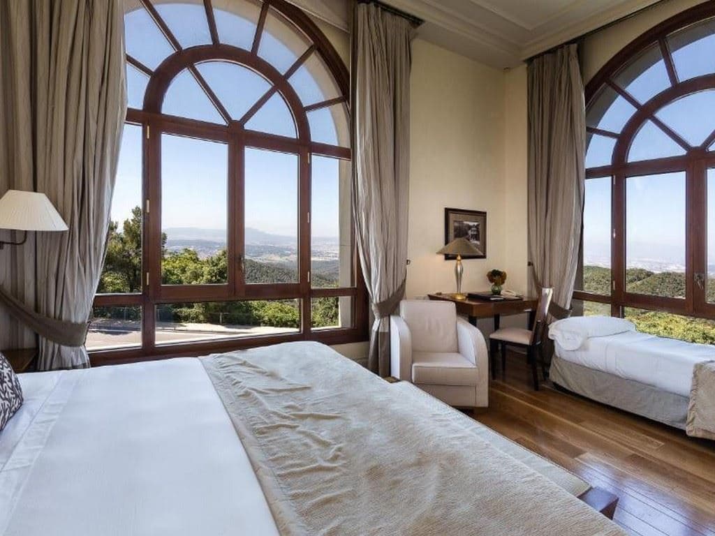 rooms-deluxe-room