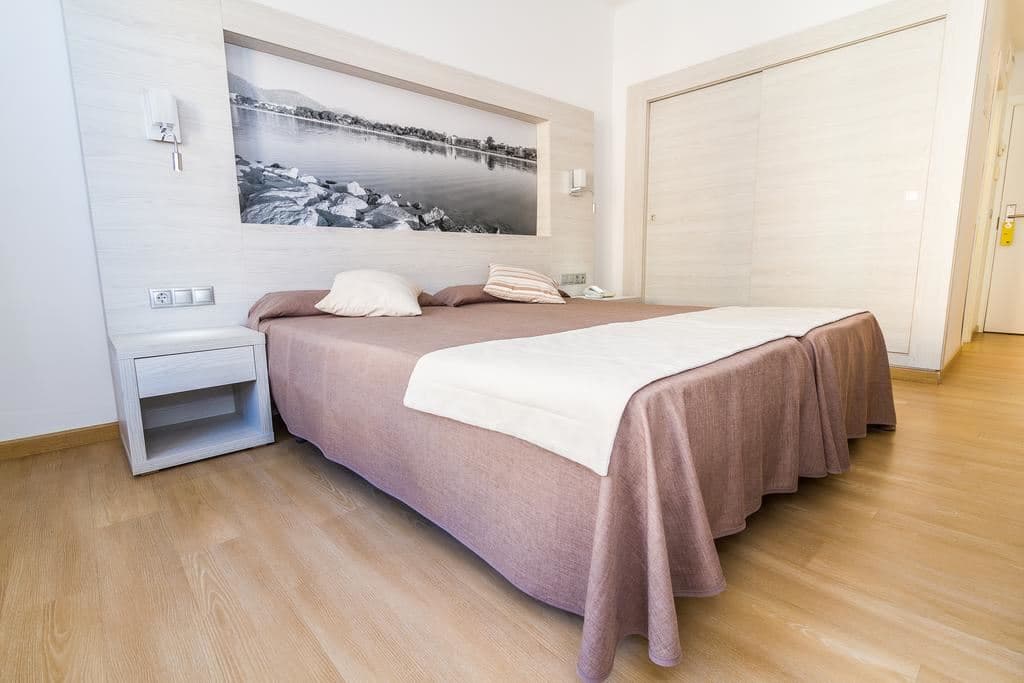 rooms-standard-room-poolview-balcony-or-terrace