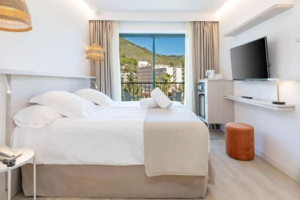 rooms-deluxe-room