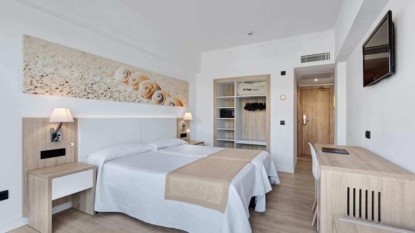 rooms-room-standard-double-seaview-balcony