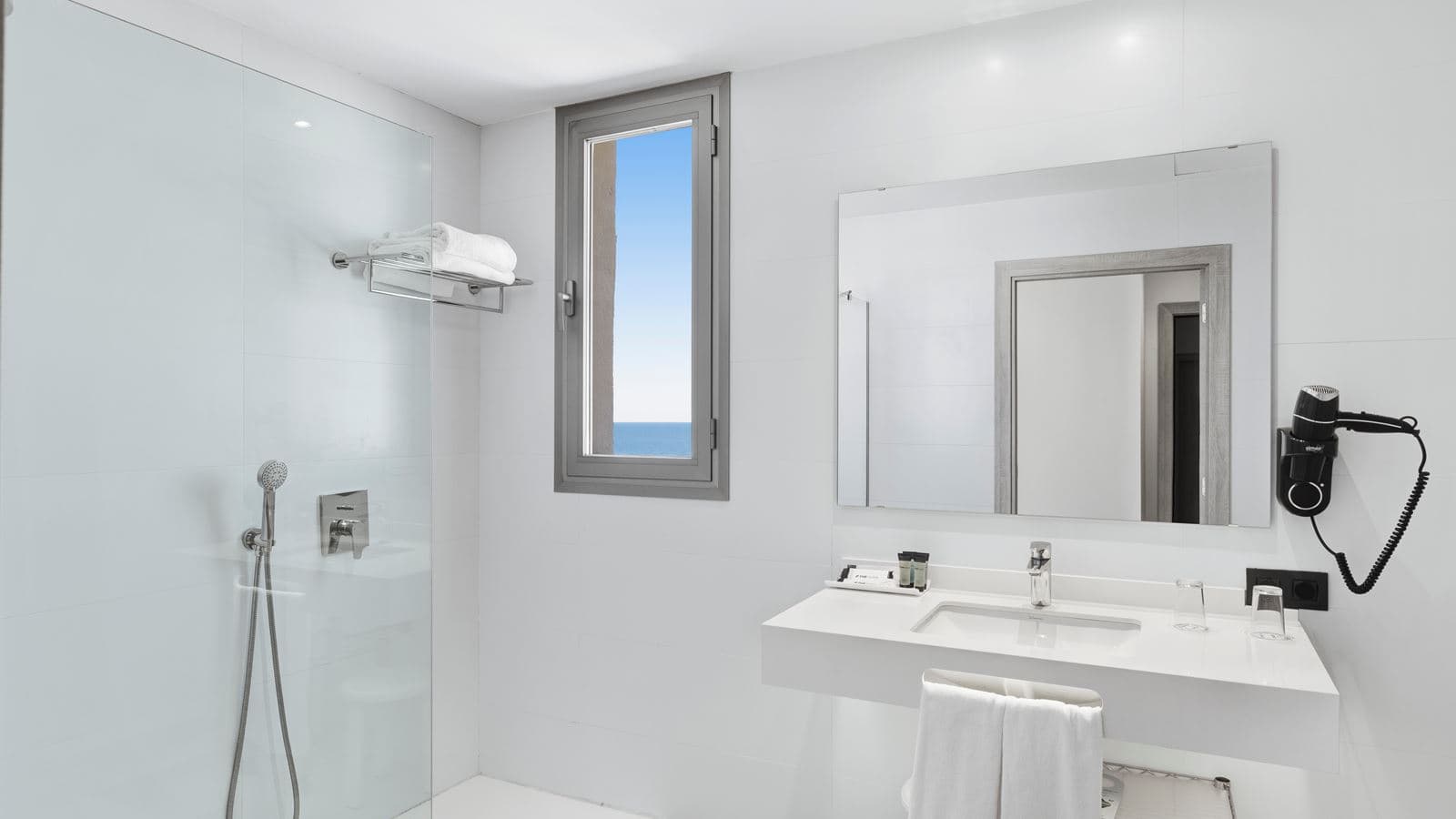 rooms-room-standard-double-seaview-balcony