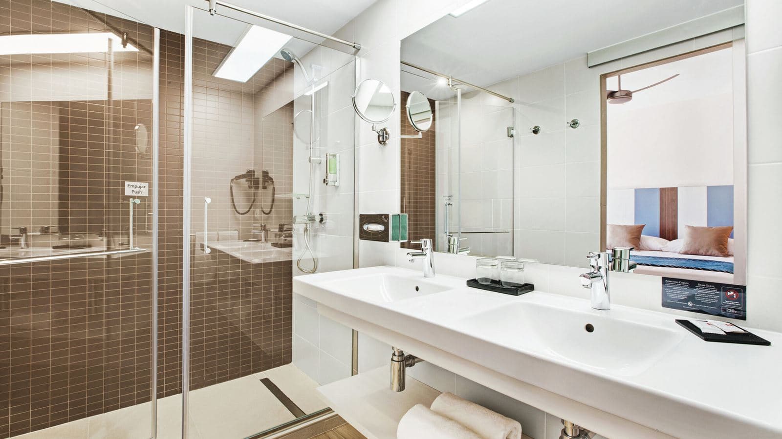 rooms-large-double-room