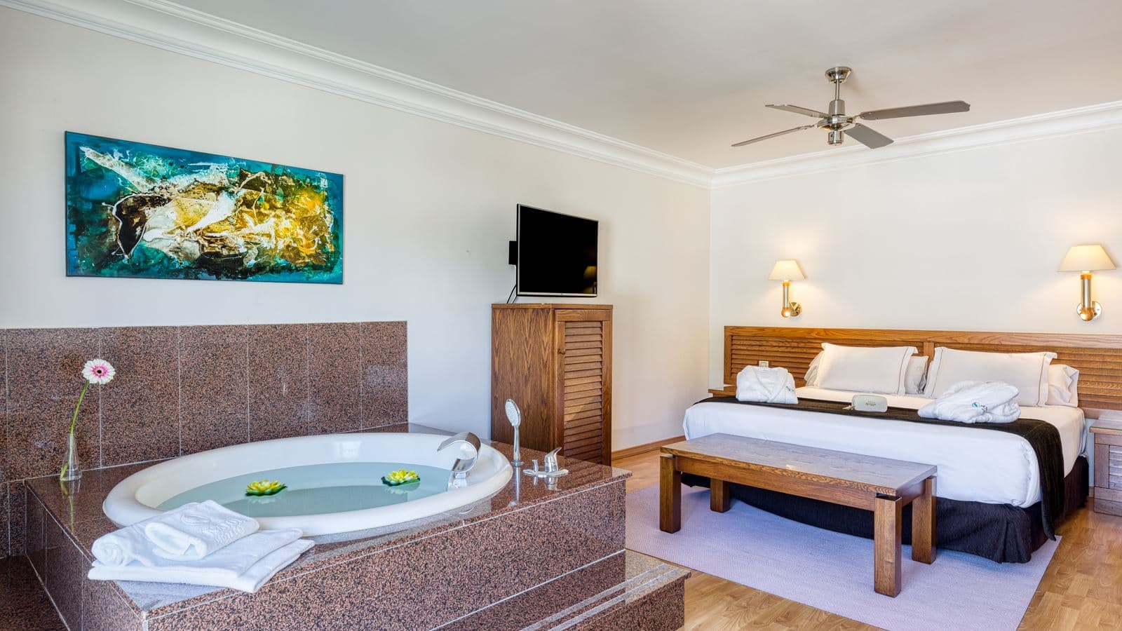 rooms-suite-junior-with-balcony-or-terrace