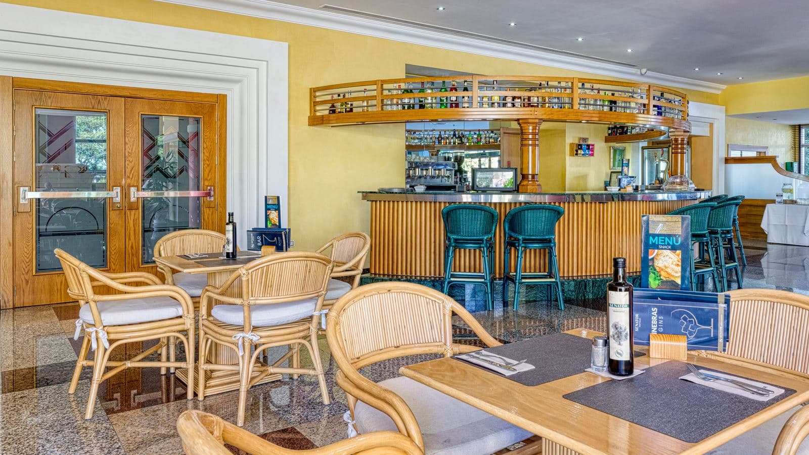 bars-bar-piscina
