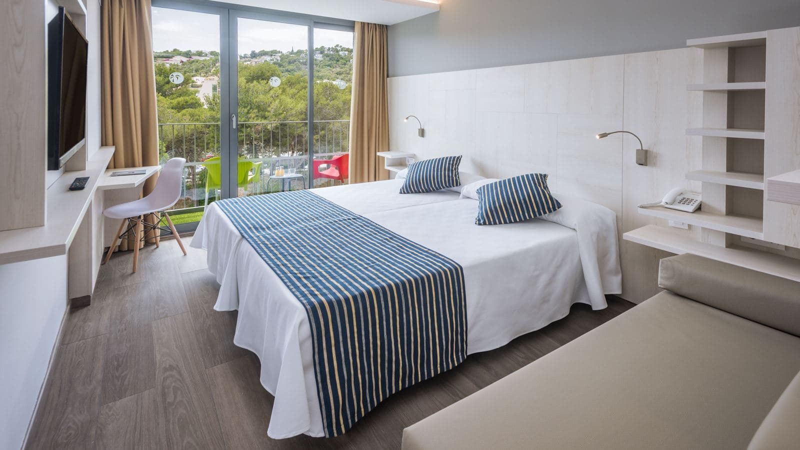 rooms-standard-room-with-balcony