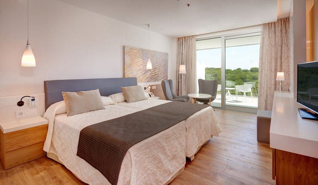 rooms-double-standar-monoparental-wiht-balcony