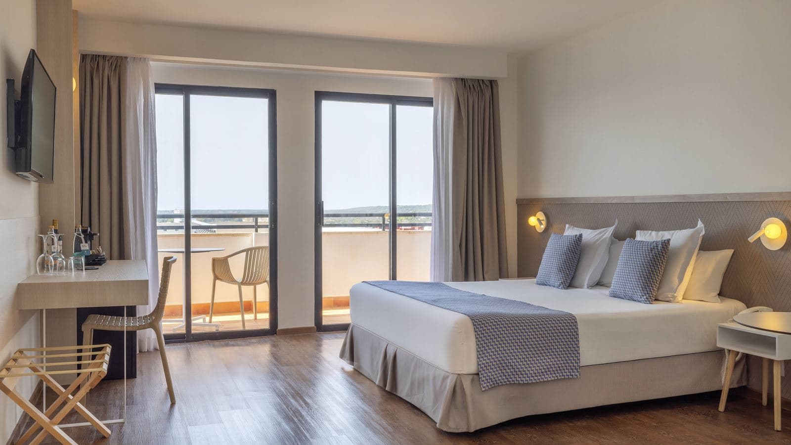 rooms-my-favourite-club-junior-suite-sea-view-balcony