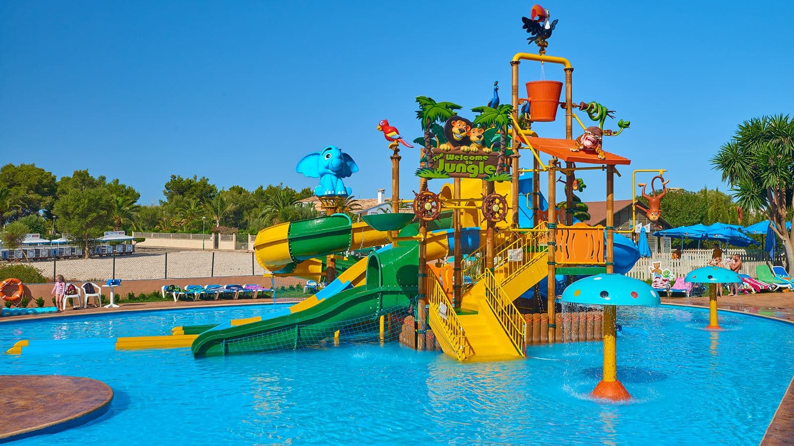 water-park-outdoor-childrens-pool