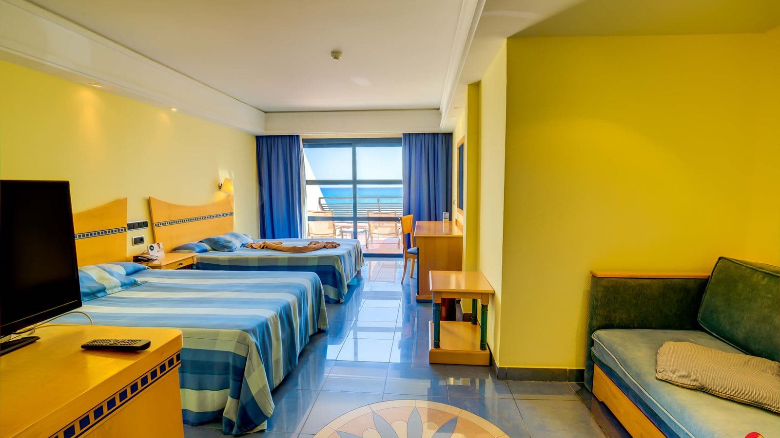 rooms-twin-lateral-sea-view-balcony-or-terrace