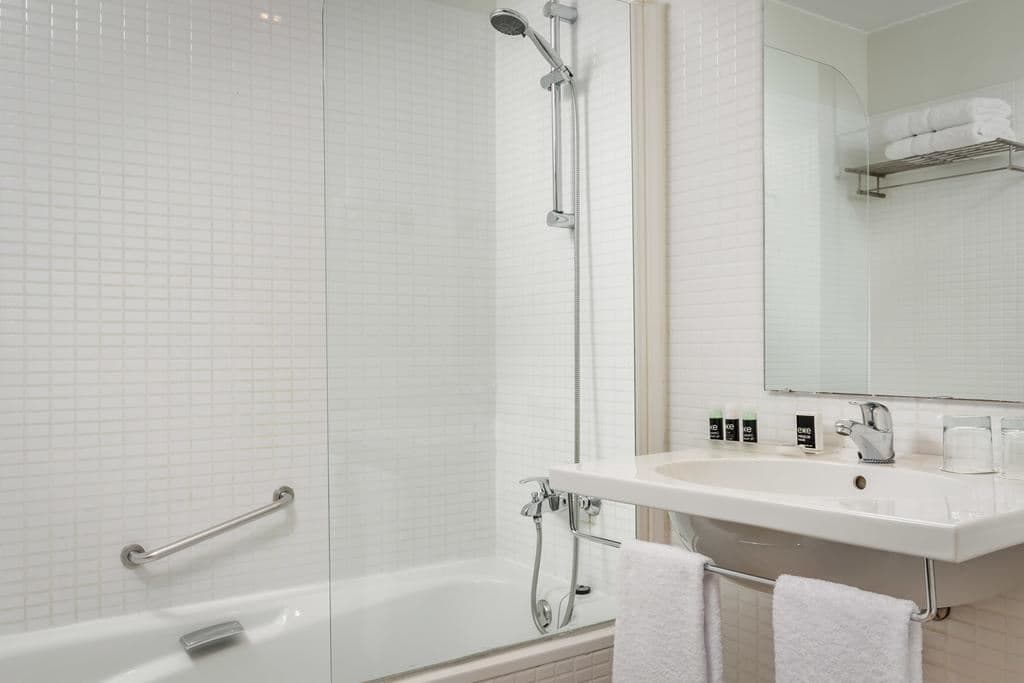 rooms-twin-room