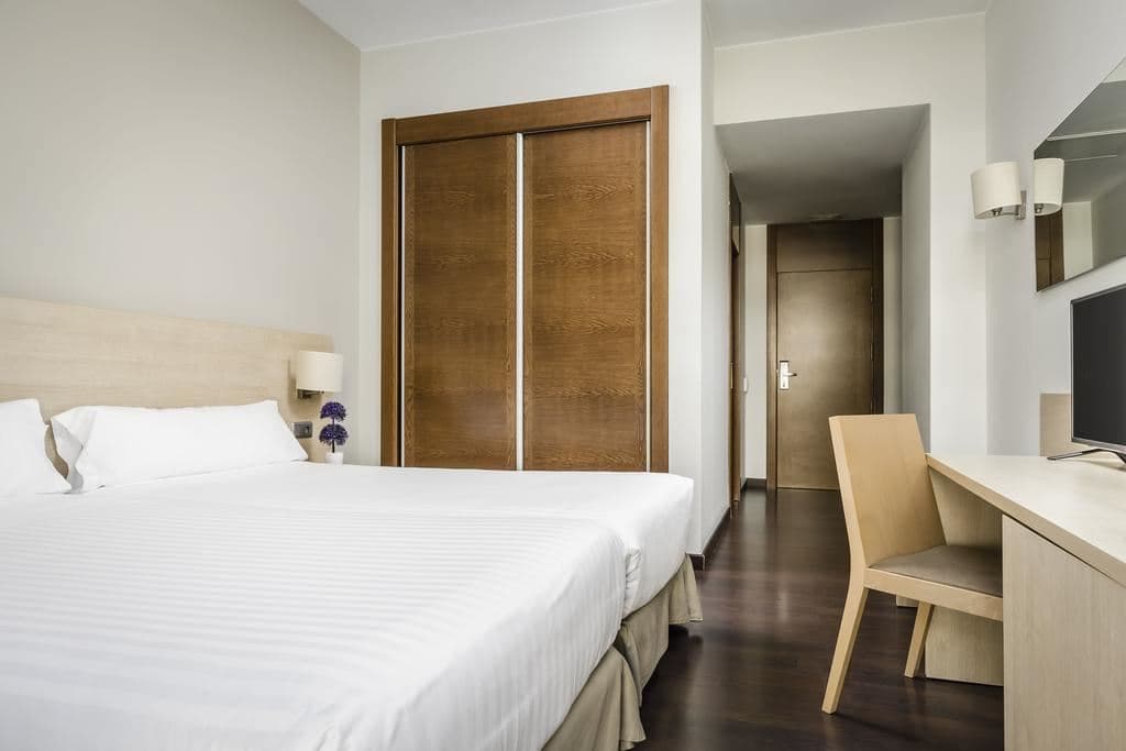 rooms-twin-room