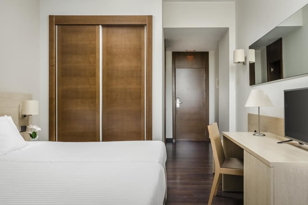 rooms-twin-room