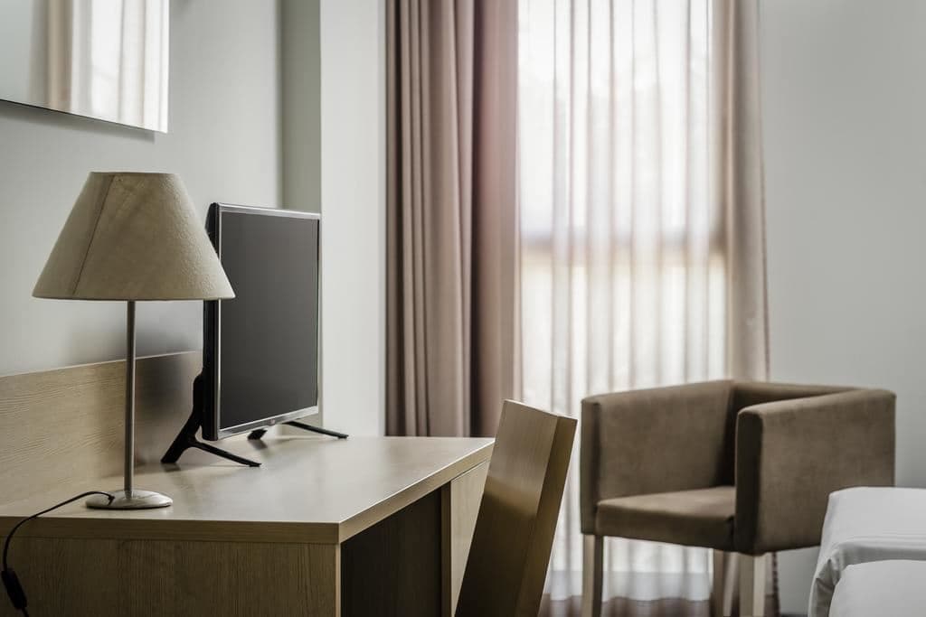 rooms-twin-room