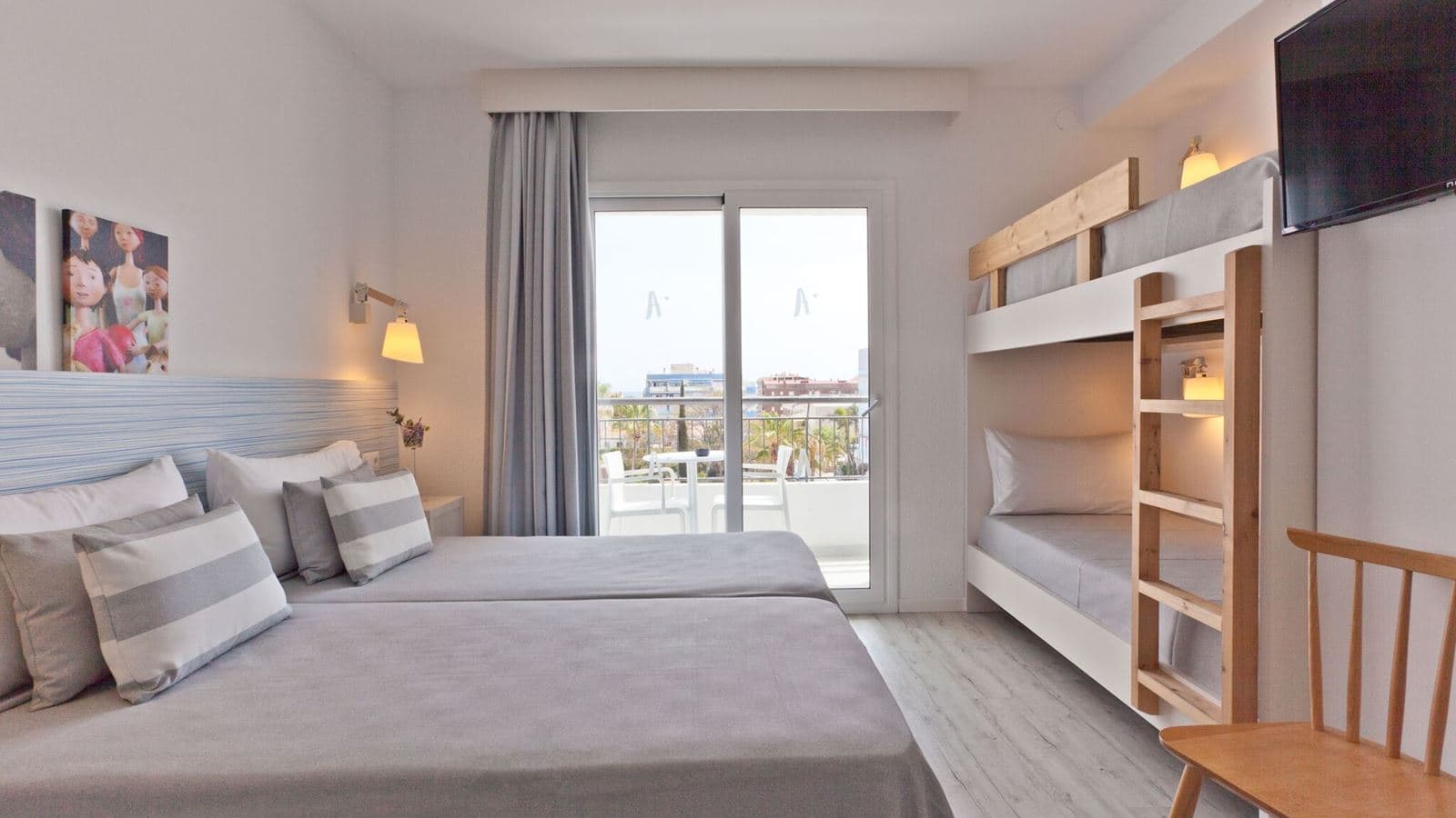 rooms-2-bedroom-suite-family-room-balcony-or-terrace