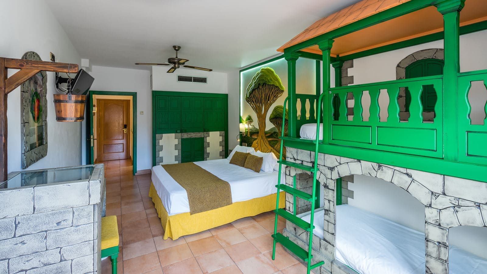rooms-theme-room