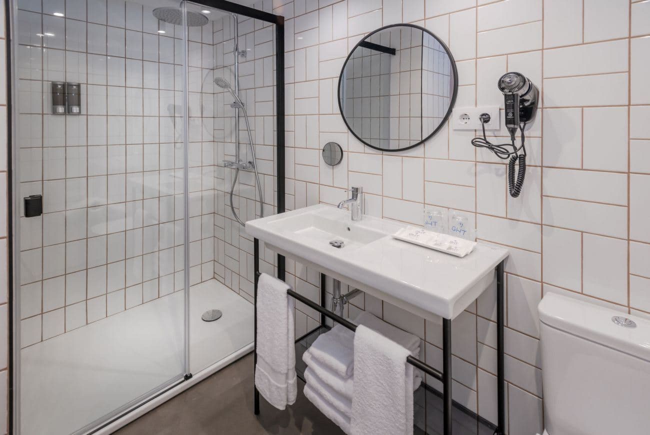 rooms-double-standard-street-view