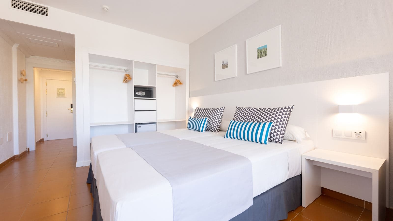 rooms-superior-room