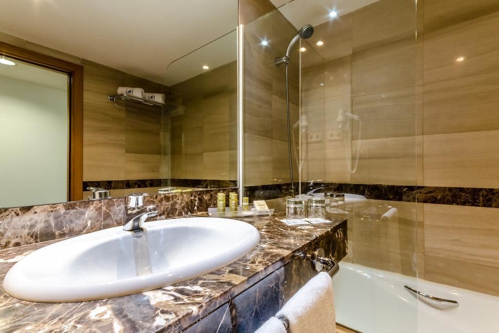 rooms-twin-room