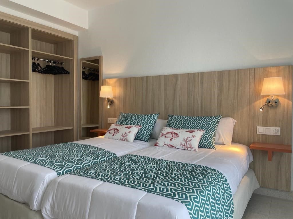 rooms-double-standard-room-with-balcony-or-terrace