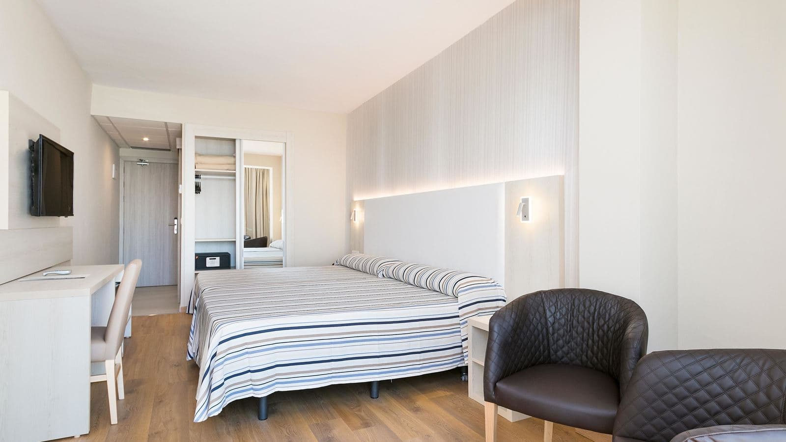 rooms-superior-singleuse-balcony-or-terrace