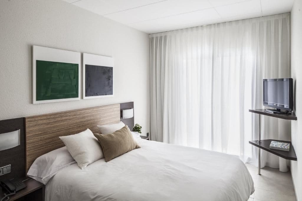 rooms-junior-suite-premium-terrace-pool-view