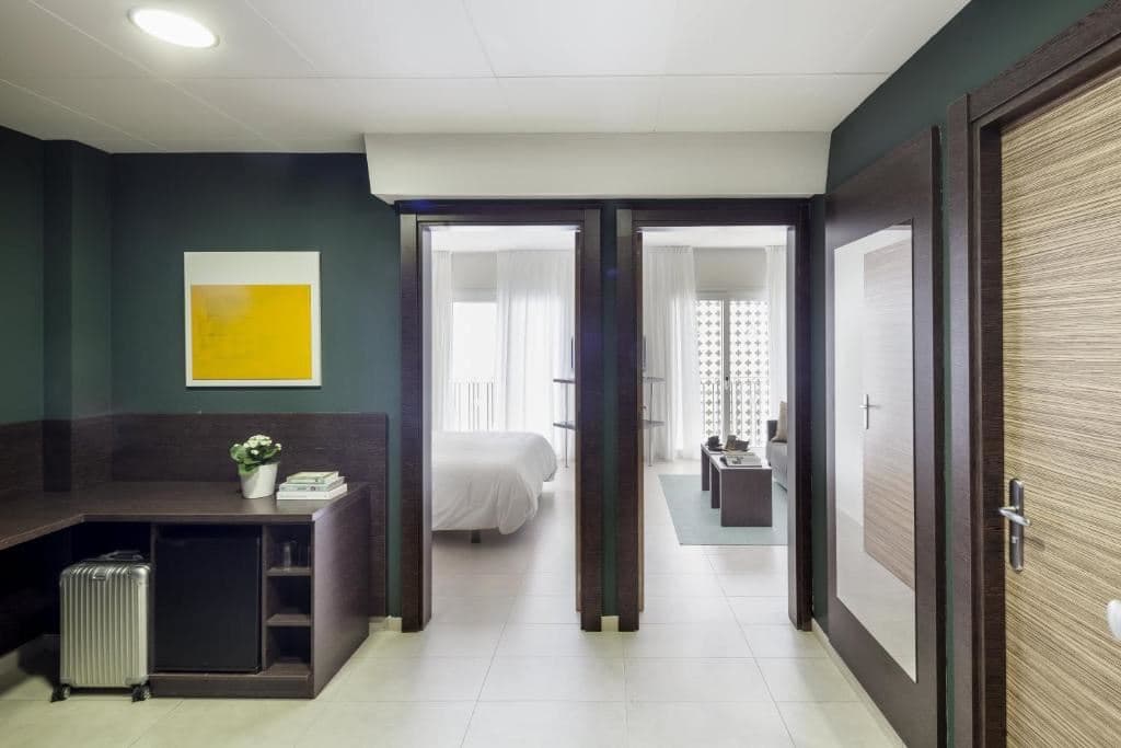 rooms-junior-suite-premium-terrace-pool-view