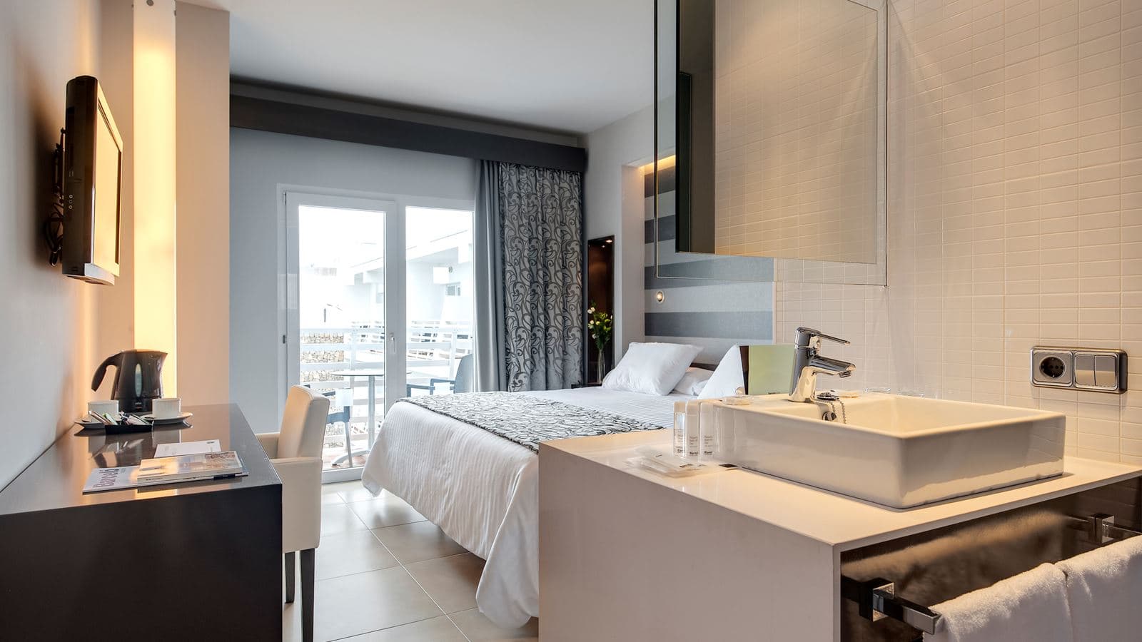 rooms-superior-room