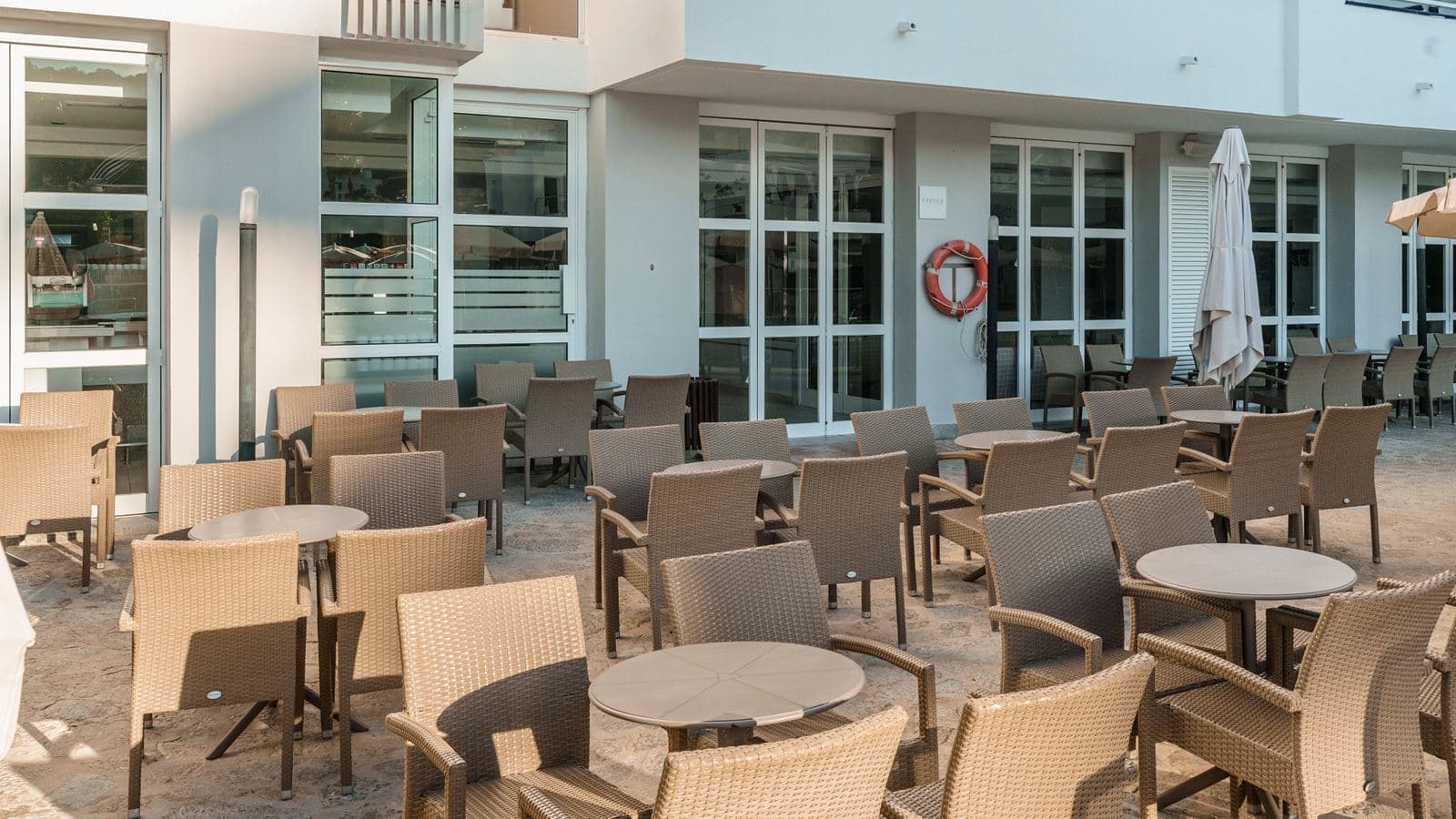 bars-fresco-pool-bar