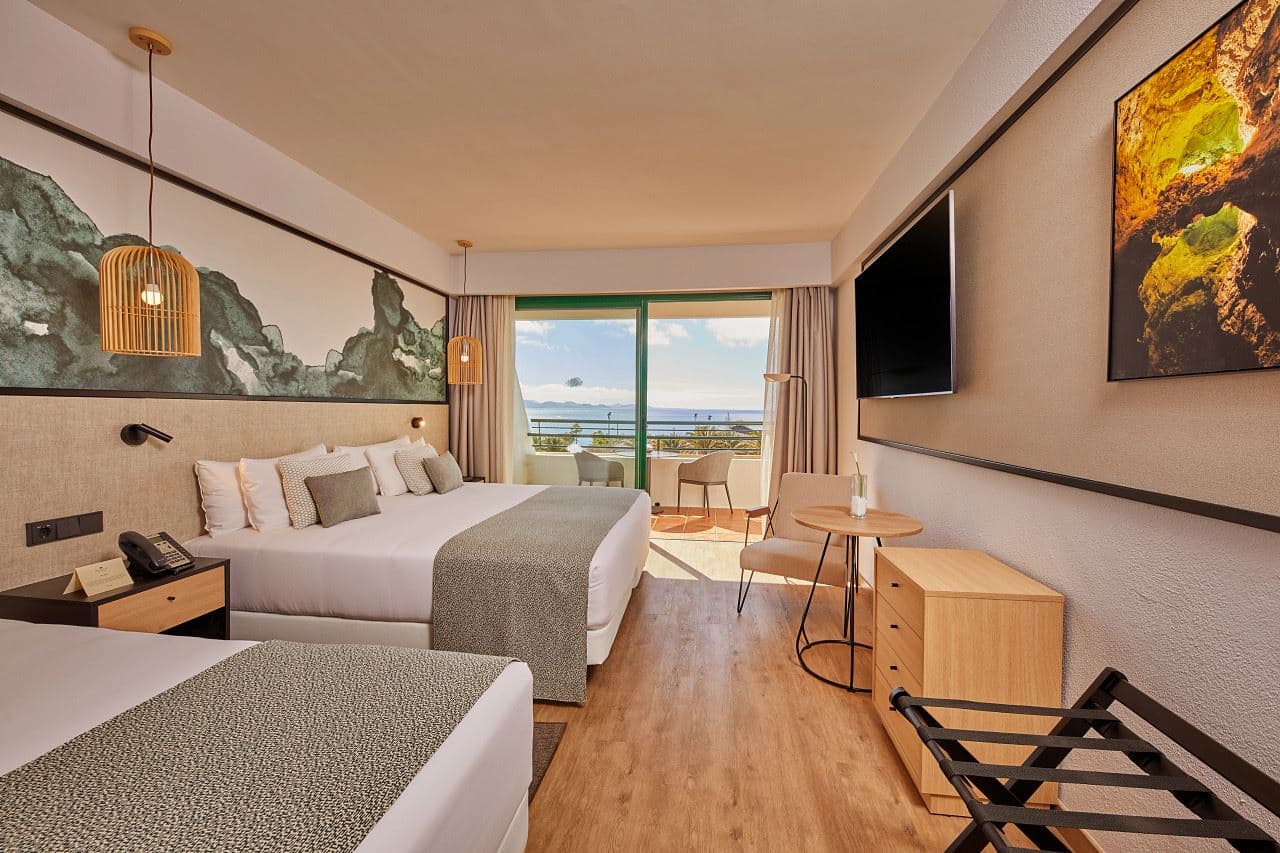rooms-family-room--balcony-or-terrace