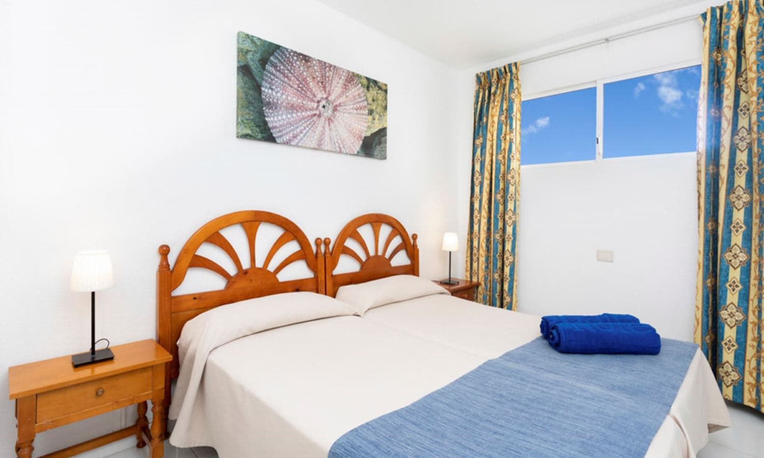 rooms-standard-room-pool-view-with-balcony