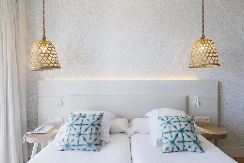 rooms-twin-room