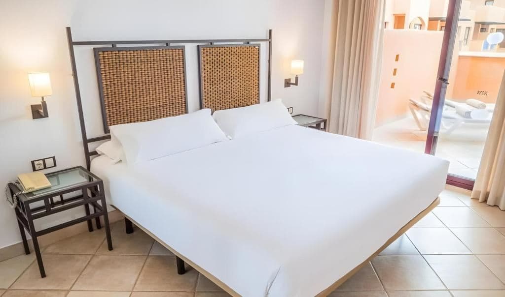 rooms-confort-2-bedrooms-room