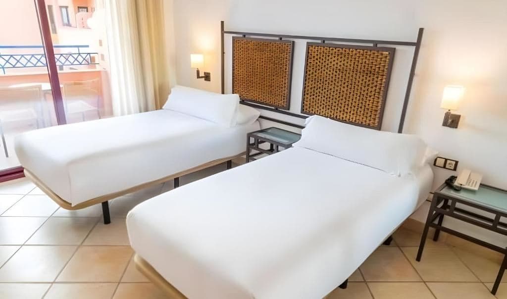 rooms-confort-2-bedrooms-room