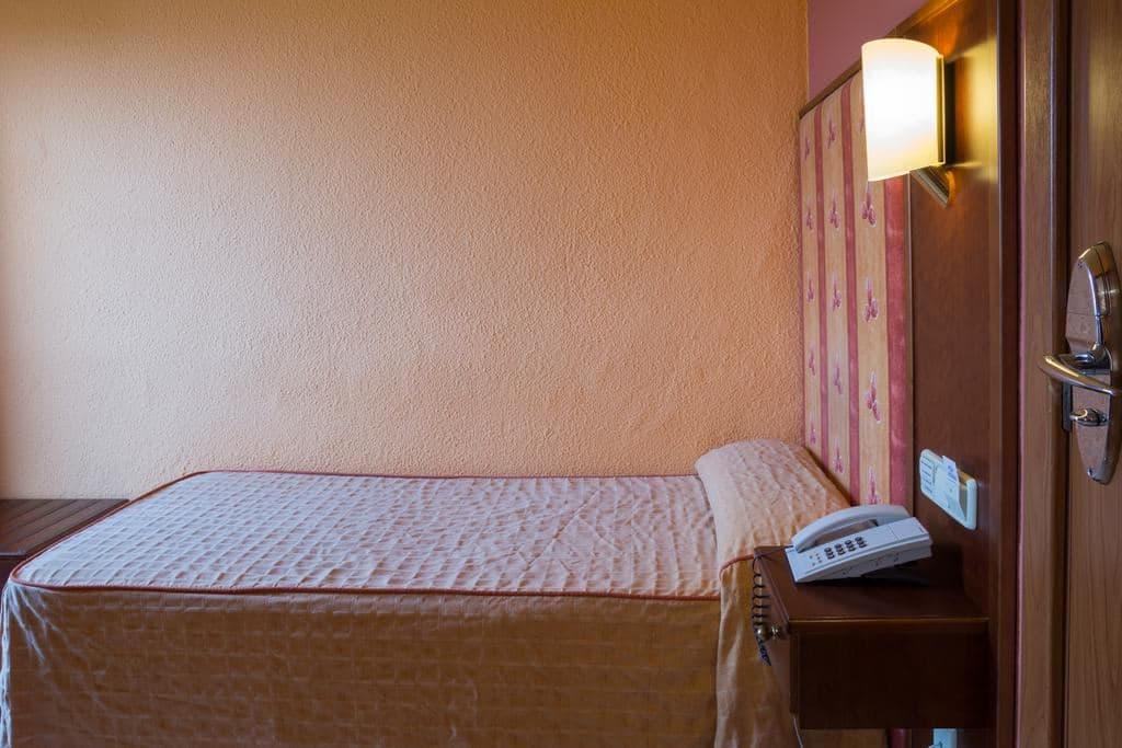 rooms-single-room