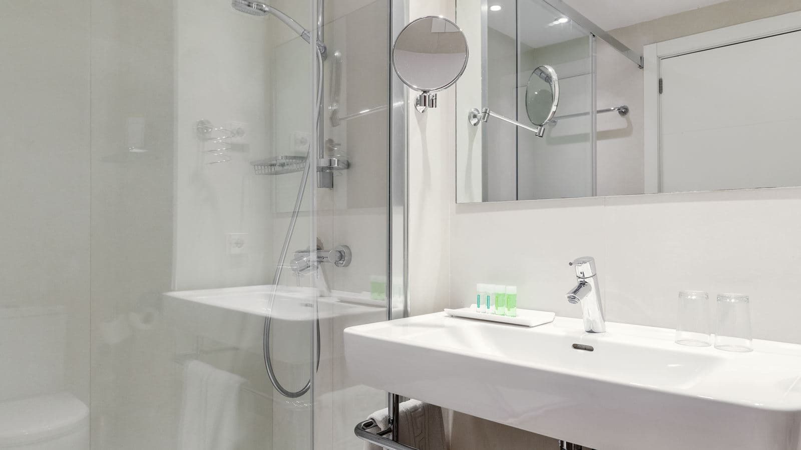 rooms-apartment-promo-1-bedroom-balcony-or-terrace