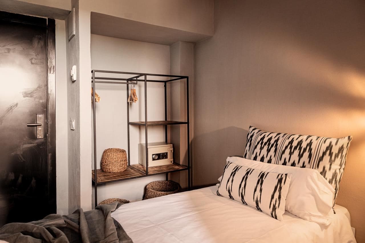 rooms-room-singleuse-landview