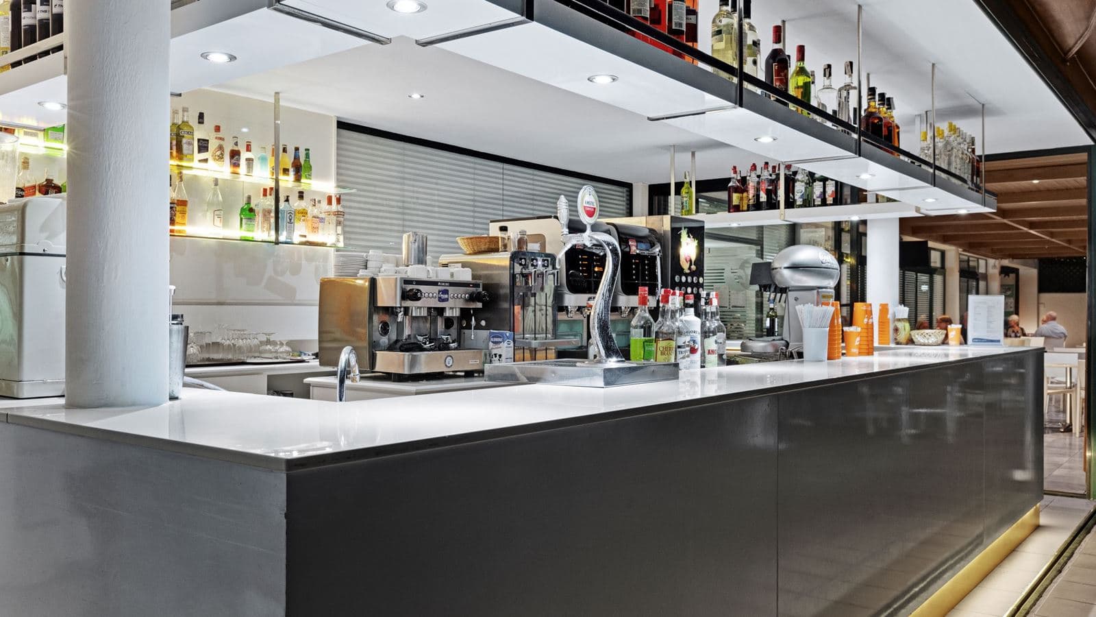 bars-bar-piscina