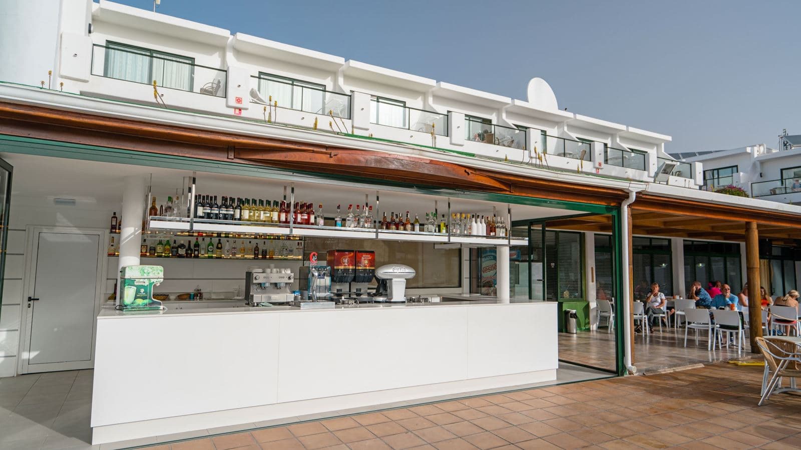 bars-bar-piscina