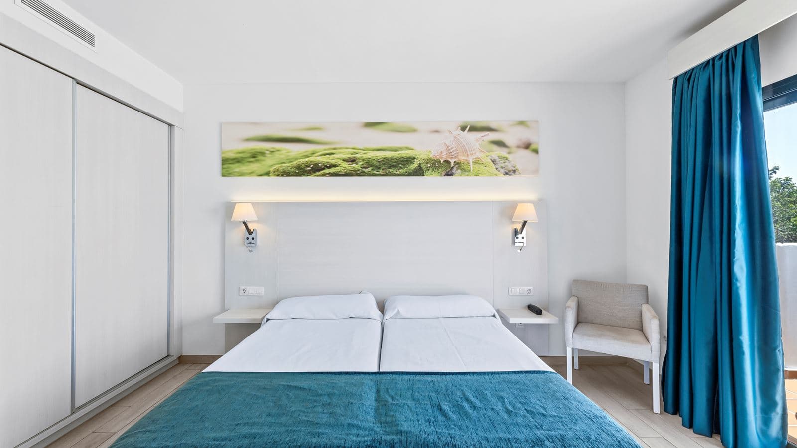rooms-junior-suite-poolview-balcony-or-terrace