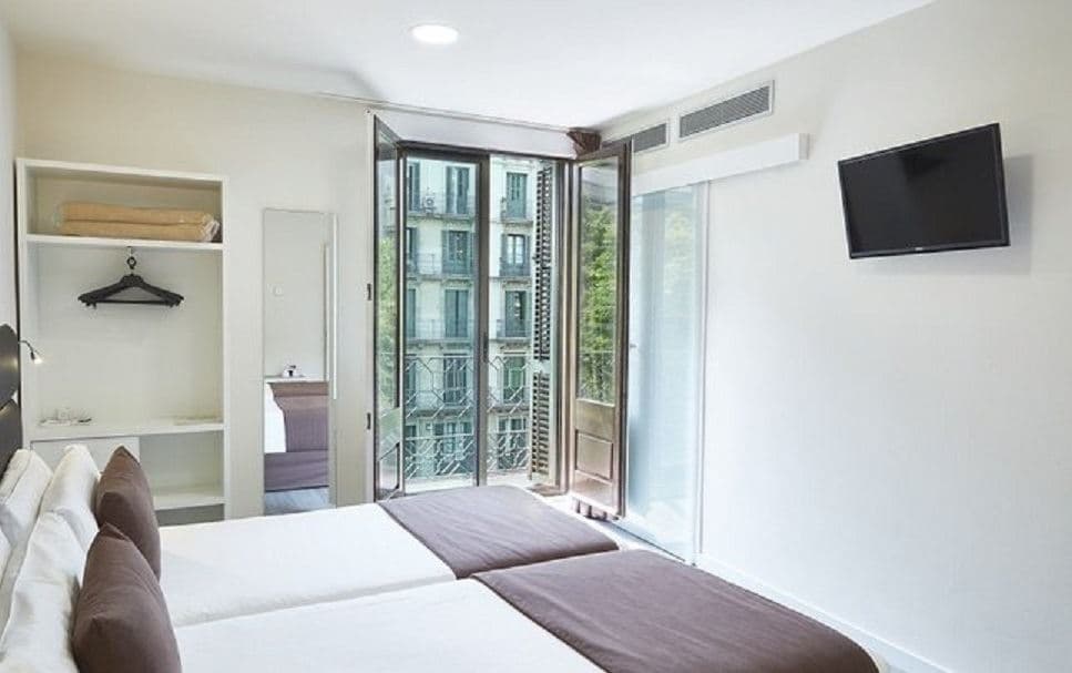 rooms-double-or-twin-with-balcony