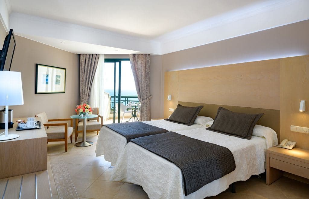 rooms-double-economy-balcony