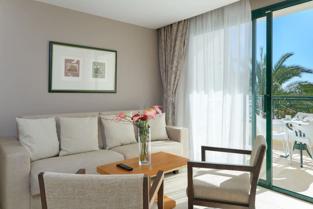 rooms-premium-room-sea-view-with-balcony