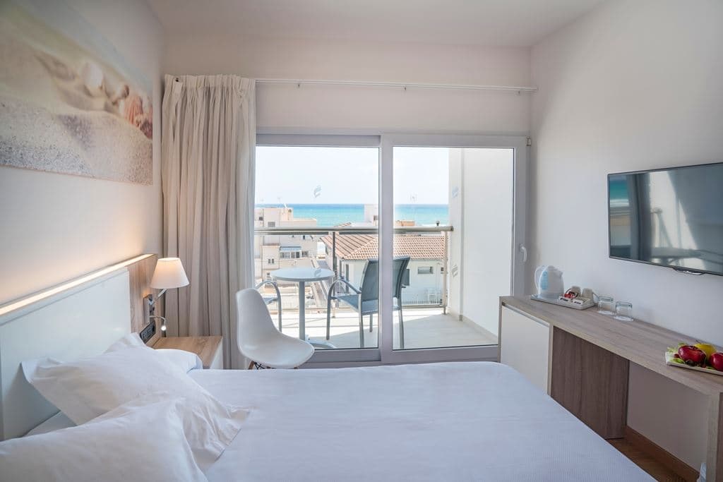 rooms-double-standard-room-balcony-or-terrace