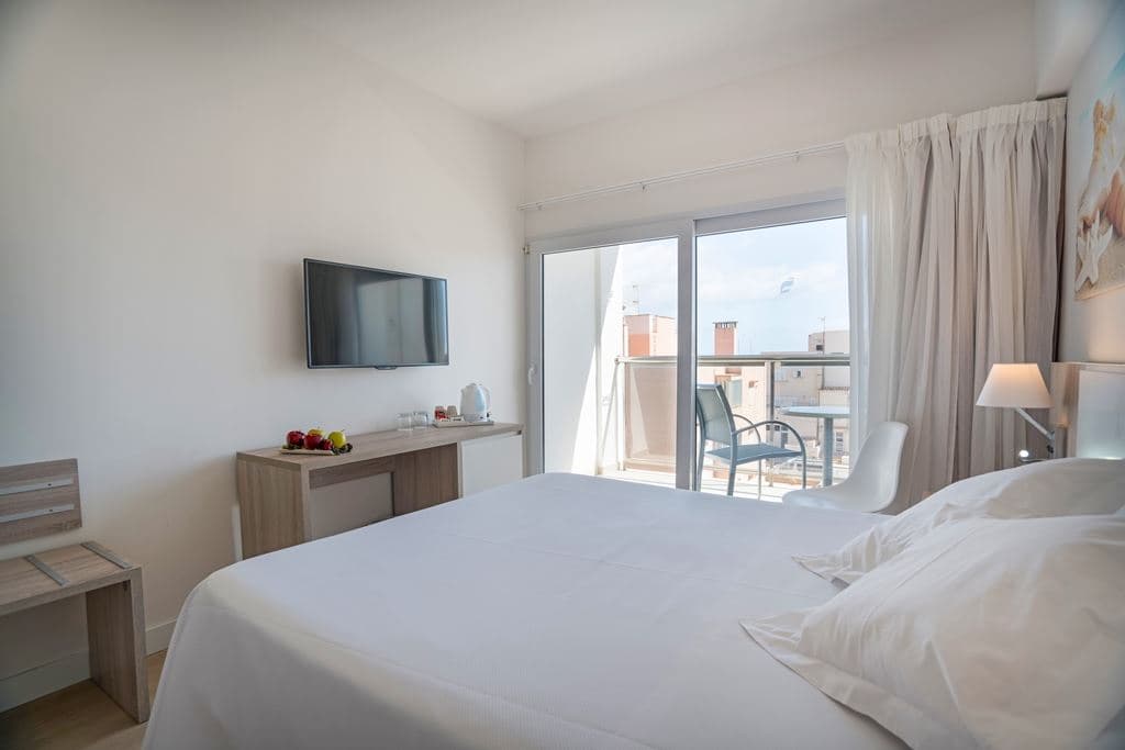rooms-double-standard-room-balcony-or-terrace