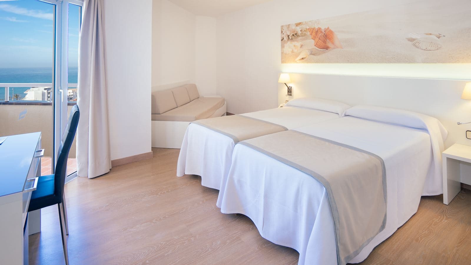 rooms-standard-room-balcony
