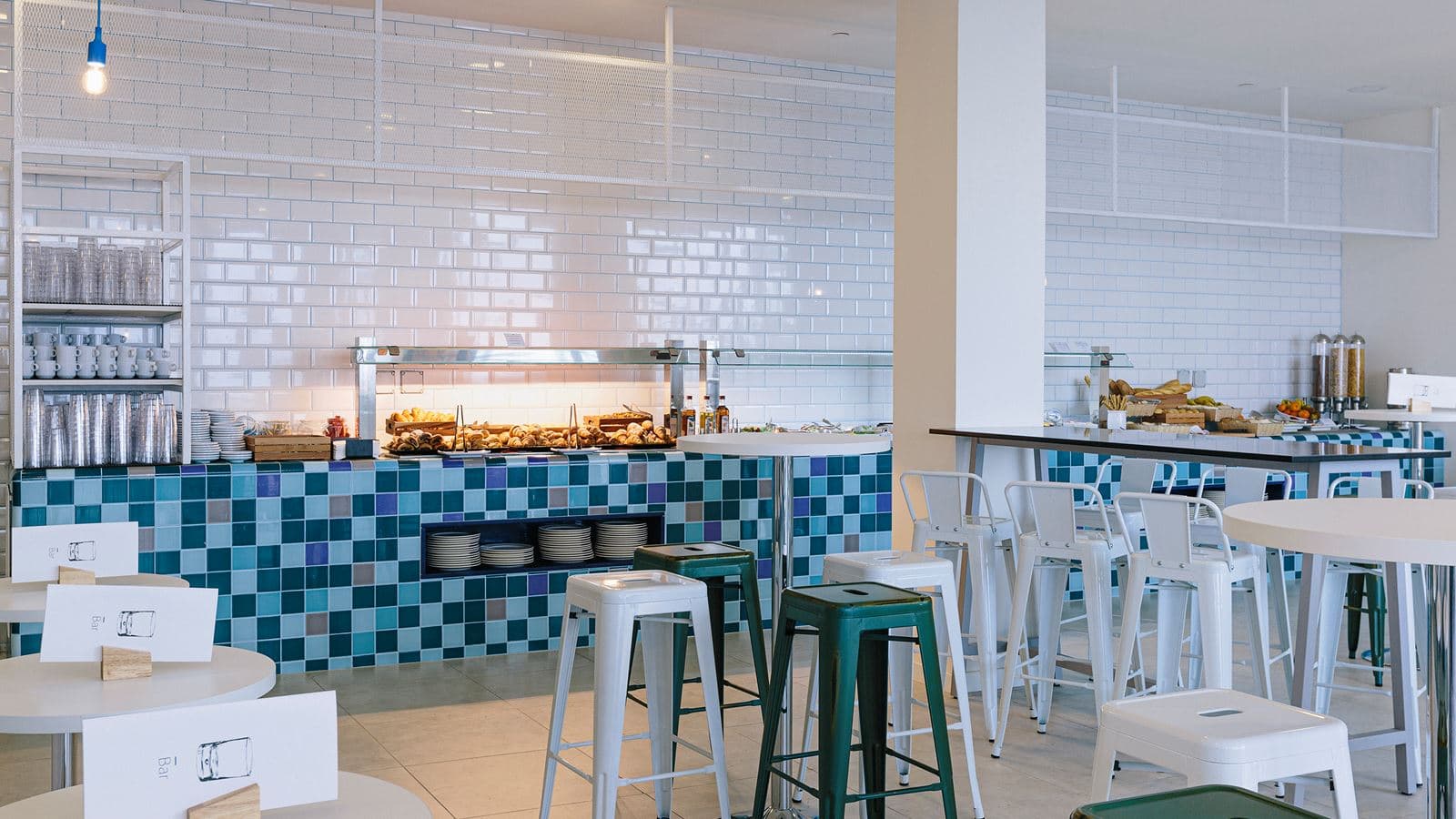 bars-kentia-pool-bar