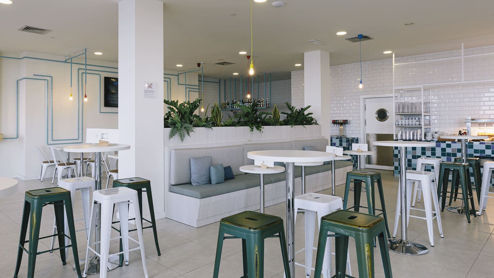 bars-kentia-pool-bar