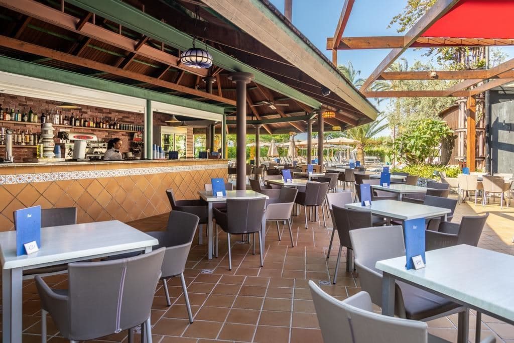 restaurants-la-palapa-pool-bar