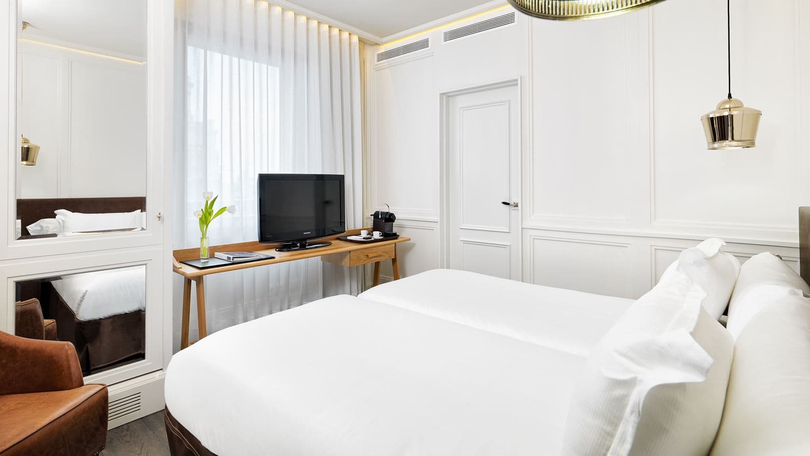 rooms-double-single-use-superior-city-view