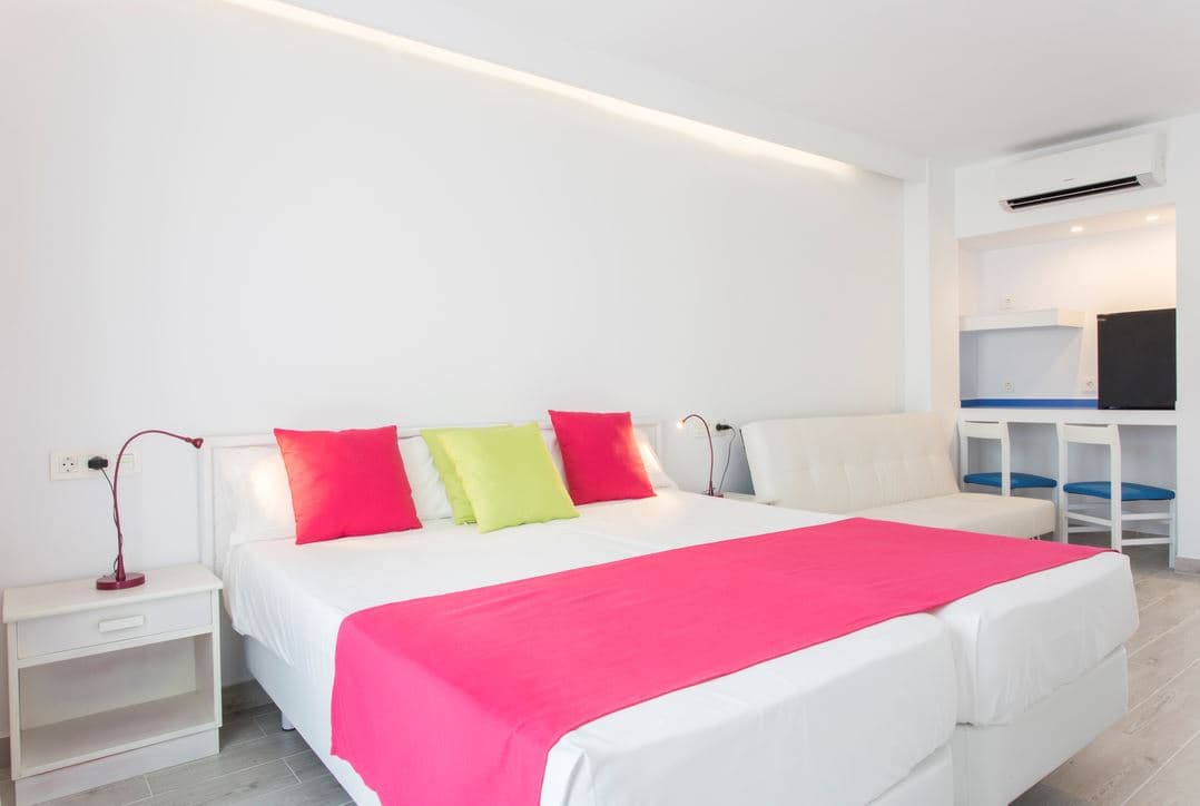 rooms-double-standard-balcony-or-terrace